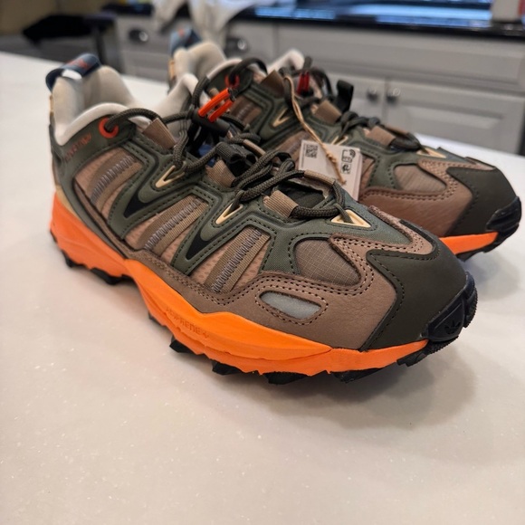 Adidas Women's Hyperturf Adventure Shoes Olive Green Orange soles size 9 NEW - Picture 3 of 8